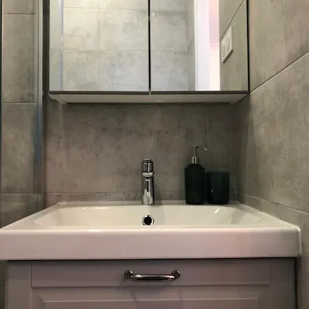 Quartier St Louis - 10 Mins Walking Chateau דירה