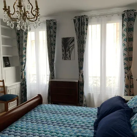 Quartier St Louis - 10 Mins Walking Chateau דירה