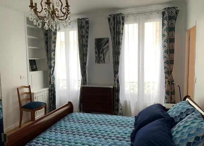 Quartier St Louis - 10 Mins Walking Château Appartement